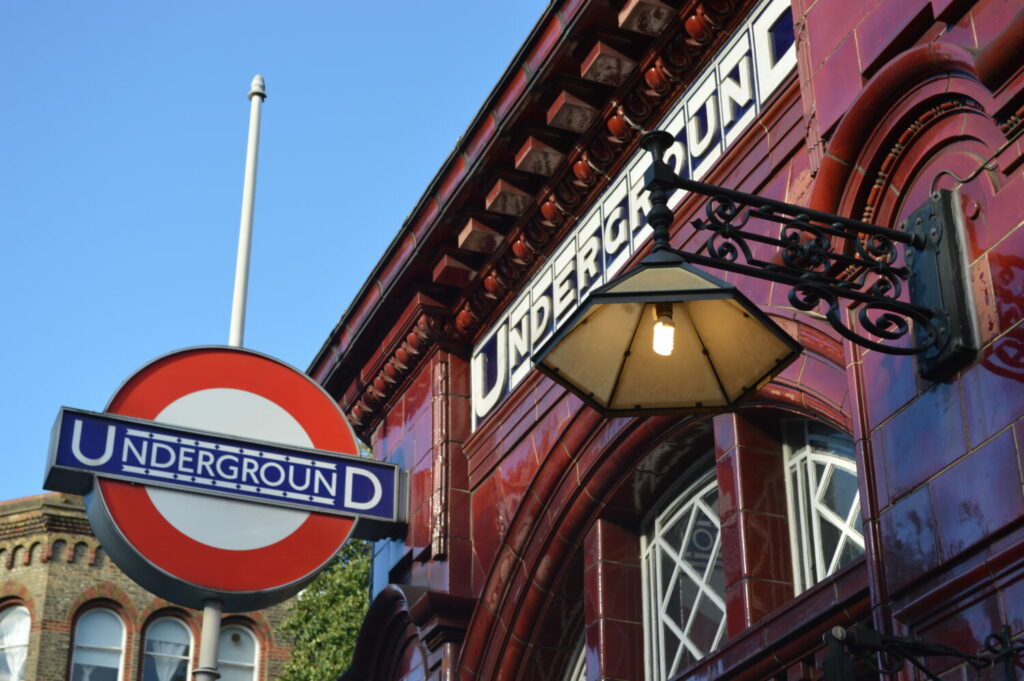 London underground - renting a shop in central london
