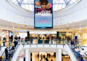 Hollister fashions Lakeside opening